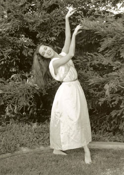 Isadora Duncan pose